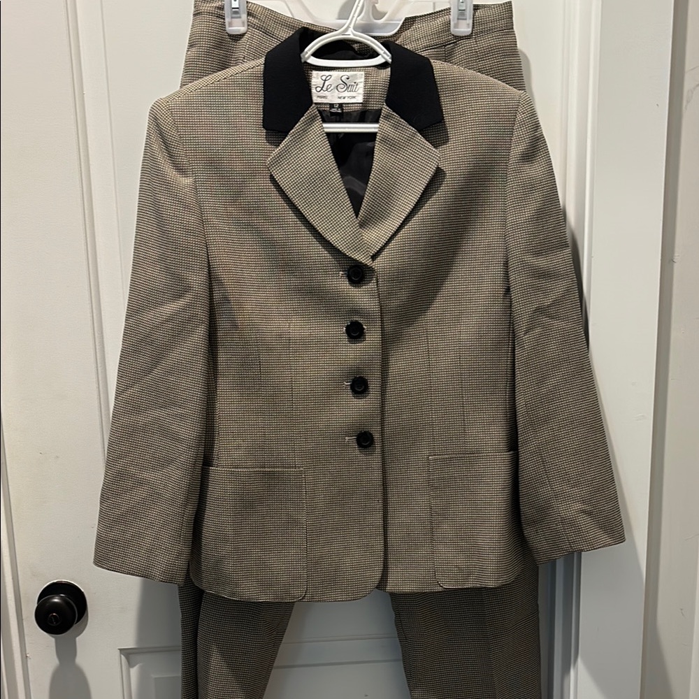 Le Suit Tan and Black Blazer Classic Fit